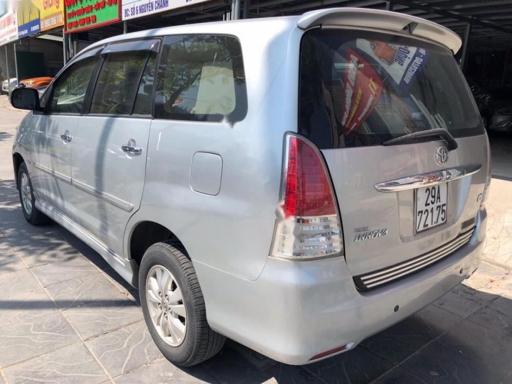 Toyota Innova V 2010 - Bán Toyota Innova V đời 2010, màu bạc  