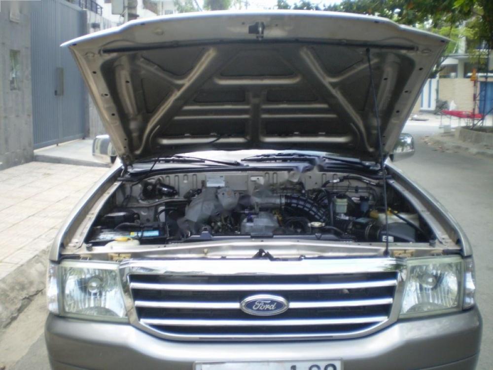 Ford Everest 2.6L 4x2 MT 2006 - Bán Ford Everest 2.7MT đời 2006, màu hồng phấn