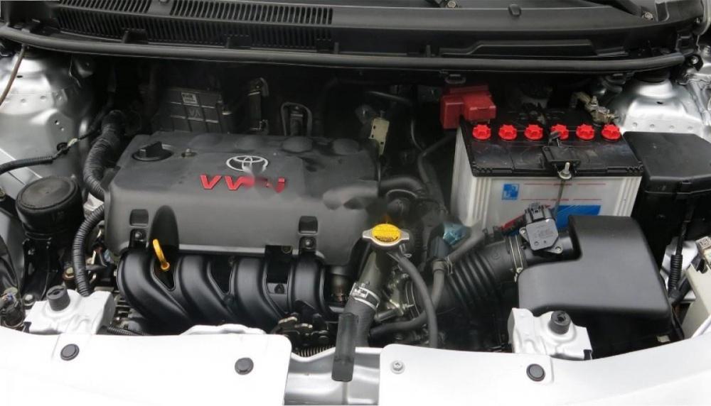 Toyota Vios 1.5E 2010 - Bán xe Toyota Vios 1.5E sản xuất năm 2010, màu bạc