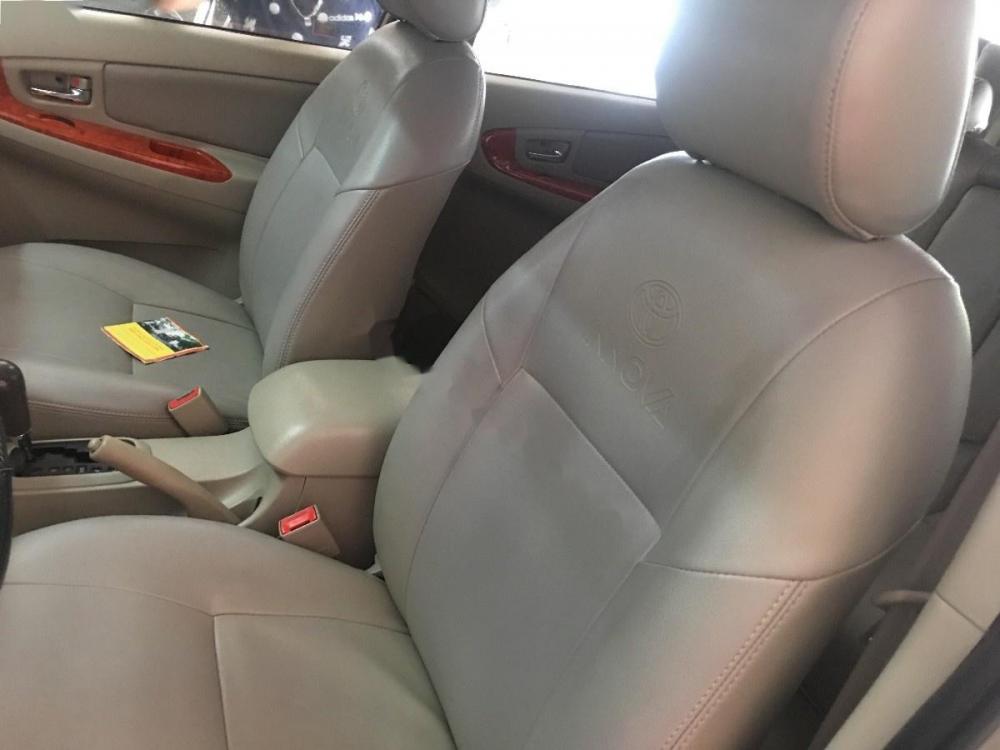 Toyota Innova 2.0G 2015 - Bán Toyota Innova 2.0G sản xuất 2015, màu vàng cát