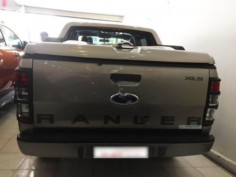 Ford Ranger XLS 2.2L 4x2 AT 2015 - Bán Ford Ranger XLS 2.2L 4x2 AT năm 2015, màu vàng 