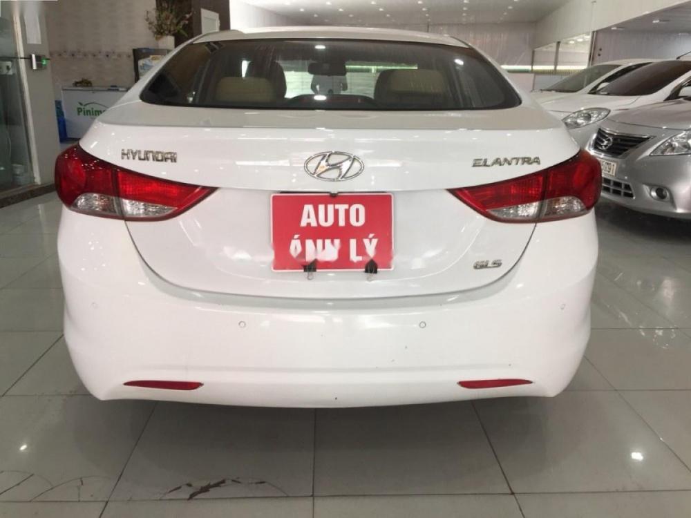 Hyundai Elantra 2011 - Salon bán Hyundai Elantra đời 2011, màu trắng, nhập khẩu