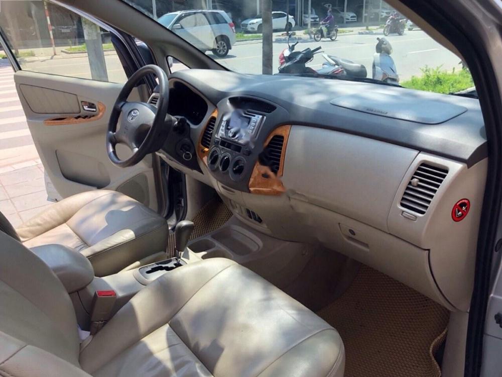 Toyota Innova V 2010 - Bán Toyota Innova V đời 2010, màu bạc  