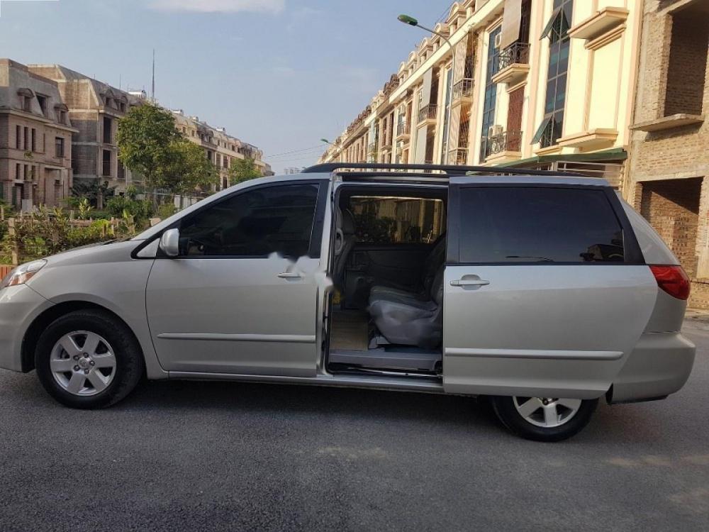 Toyota Sienna LE 3.5 2009 - Bán Toyota Sienna LE 3.5 năm 2009, màu bạc, nhập khẩu 