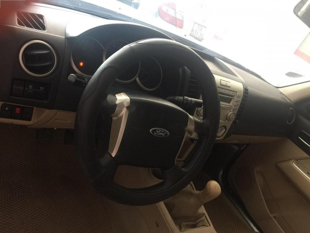 Ford Everest 2.5 MT 2011 - Bán xe Ford Everest 2.5 MT năm 2011, màu hồng phấn