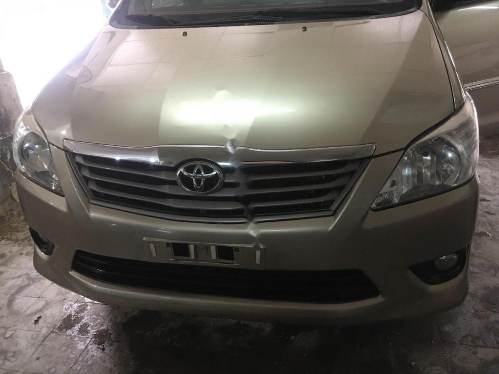 Toyota Innova 2.0G 2015 - Bán Toyota Innova 2.0G sản xuất 2015, màu vàng cát