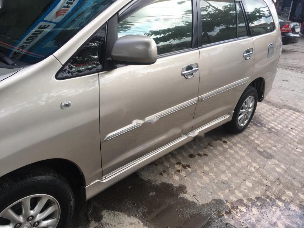 Toyota Innova 2.0G 2015 - Bán Toyota Innova 2.0G sản xuất 2015, màu vàng cát