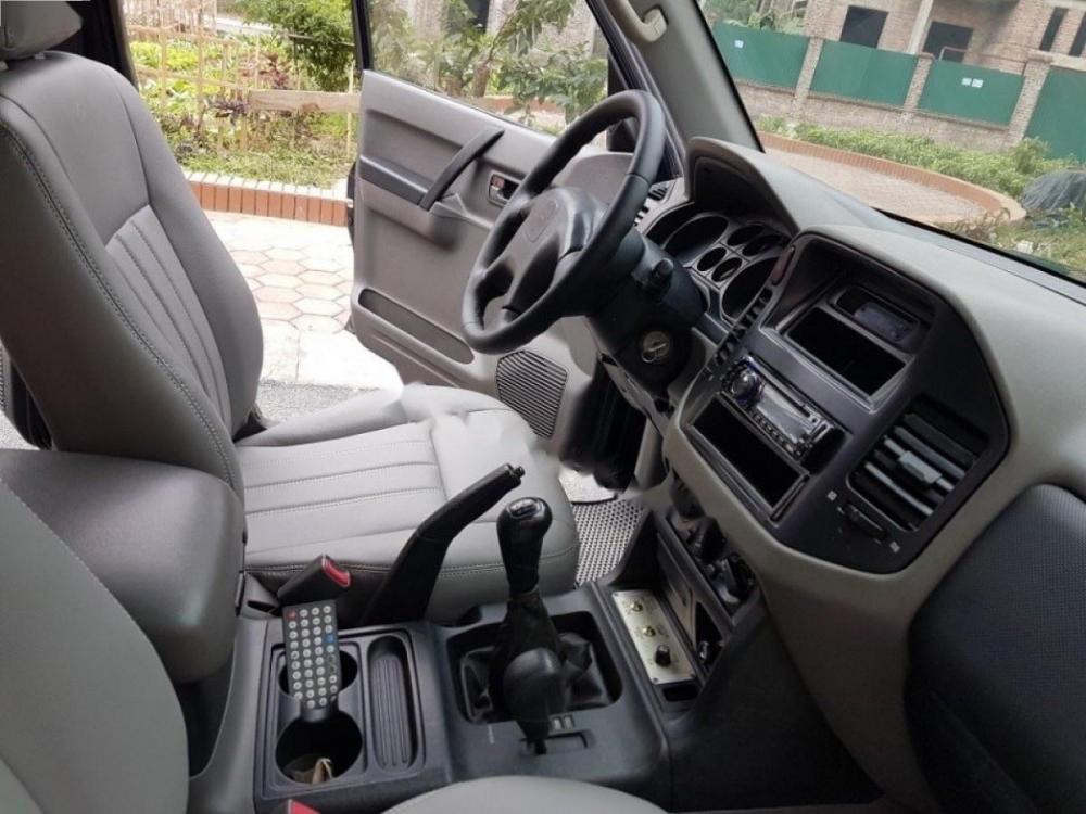 Mitsubishi Pajero 3.0 2005 - Cần bán xe Mitsubishi Pajero 3.0 đời 2005, màu bạc, nhập khẩu