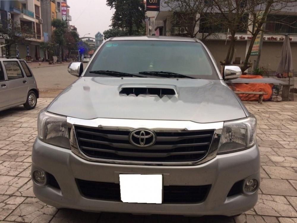 Toyota Hilux 3.0G 4x4 MT 2014 - Bán Toyota Hilux 3.0G 4x4 MT đời 2014, màu xám, xe nhập