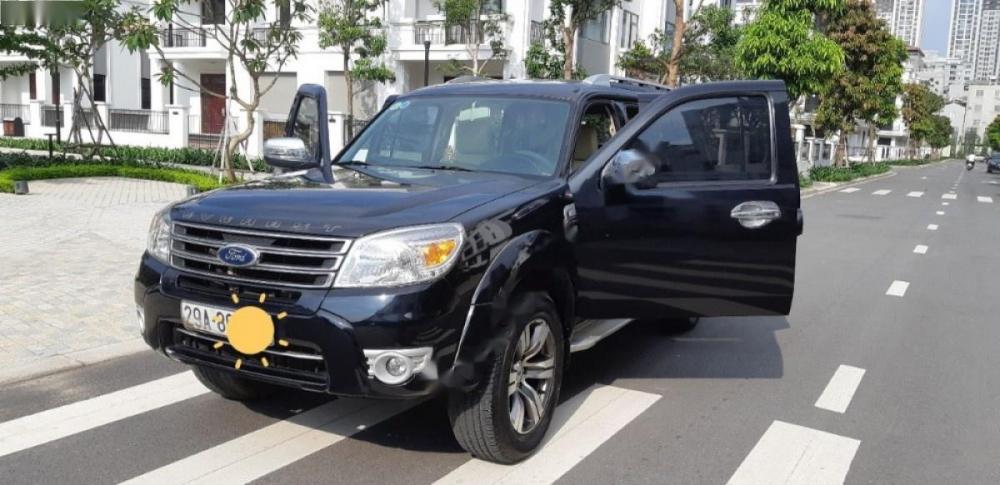 Ford Everest 2.5L 4x2 AT 2013 - Bán Ford Everest 2.5L 4x2 AT đời 2013, màu đen chính chủ, giá chỉ 585 triệu