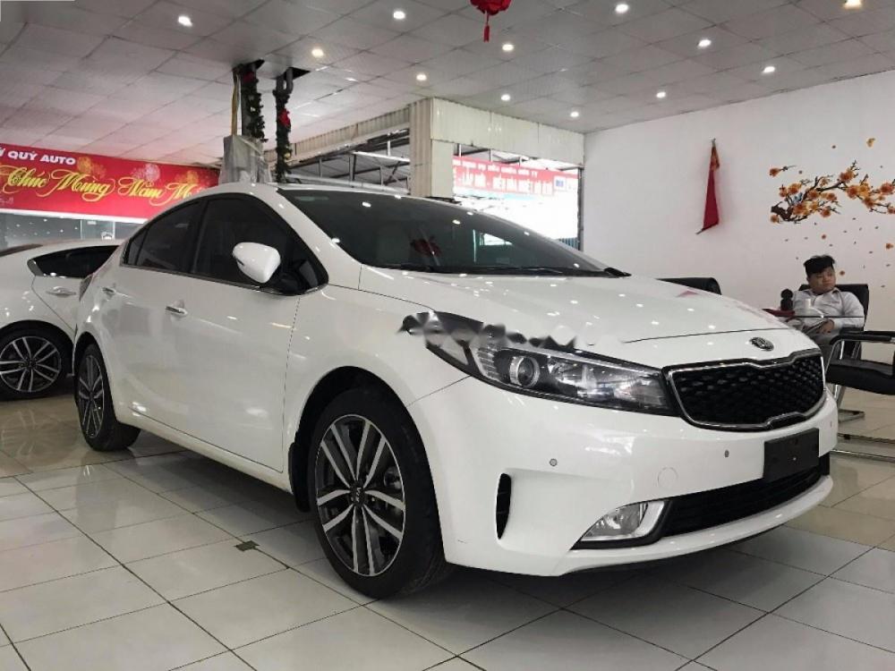 Kia Cerato 1.6 AT 2016 - Cần bán lại xe Kia Cerato 1.6 AT đời 2016, màu trắng, giá chỉ 610 triệu