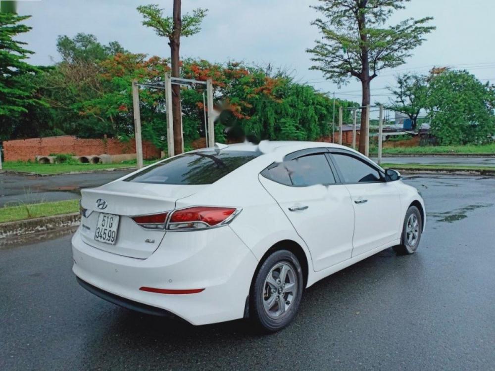 Hyundai Elantra 2017 - Cần bán xe Hyundai Elantra đời 2017, màu trắng