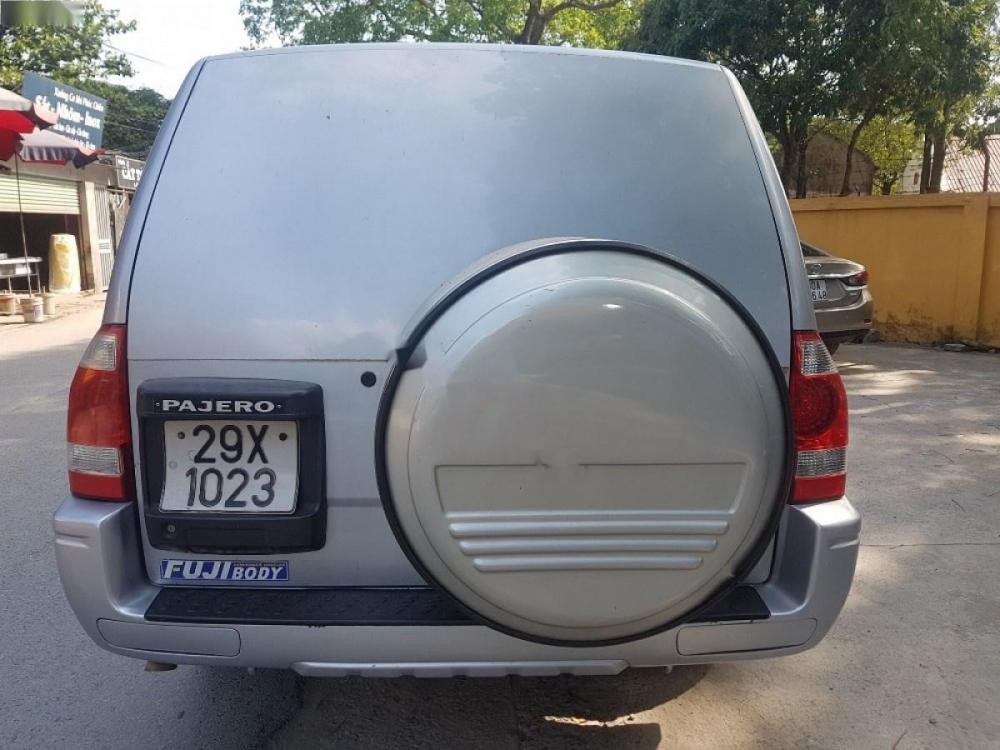 Mitsubishi Pajero 3.0 2005 - Cần bán xe Mitsubishi Pajero 3.0 đời 2005, màu bạc, nhập khẩu