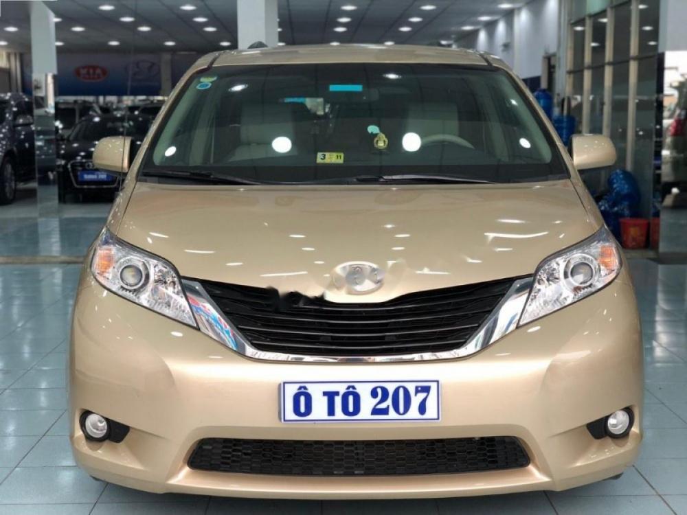 Toyota Sienna LE 3.5 2010 - Bán Toyota Sienna LE 3.5 2010, màu vàng, xe nhập