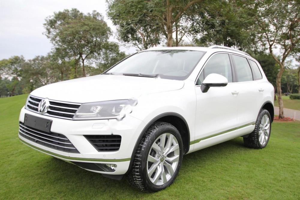 Volkswagen Touareg 3.6 AT 2016 - Bán Volkswagen Touareg 3.6 AT sản xuất 2016, màu trắng, xe nhập