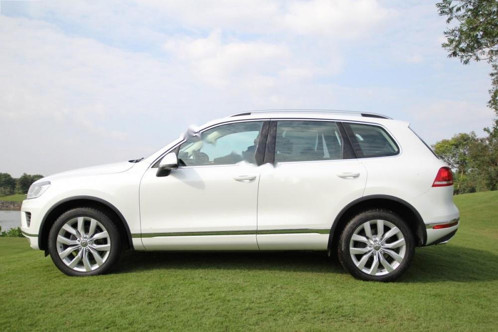 Volkswagen Touareg 3.6 AT 2016 - Bán Volkswagen Touareg 3.6 AT sản xuất 2016, màu trắng, xe nhập