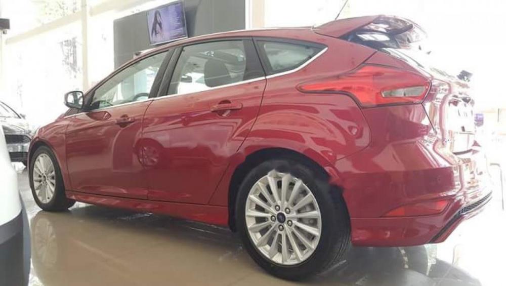 Ford Focus Trend 2018 - Cần bán Ford Focus Trend năm sản xuất 2018, màu đỏ, 605 triệu