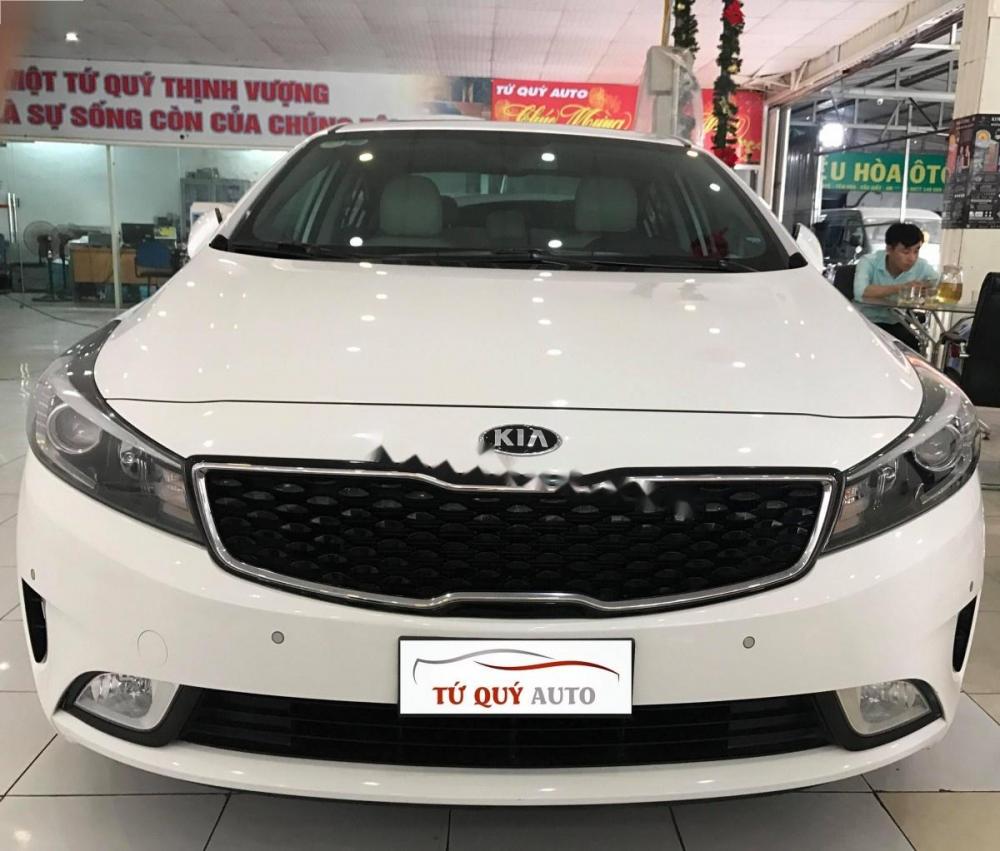 Kia Cerato 1.6 AT 2016 - Cần bán lại xe Kia Cerato 1.6 AT đời 2016, màu trắng, giá chỉ 610 triệu