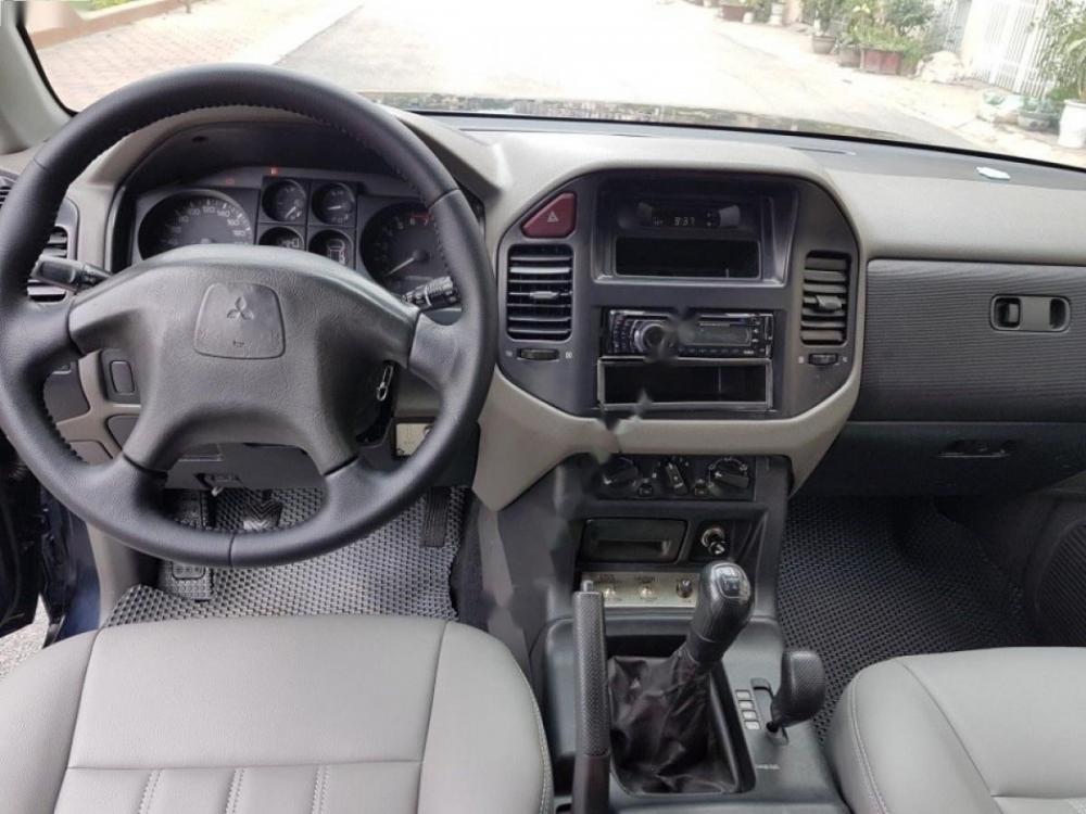 Mitsubishi Pajero 3.0 2005 - Cần bán xe Mitsubishi Pajero 3.0 đời 2005, màu bạc, nhập khẩu