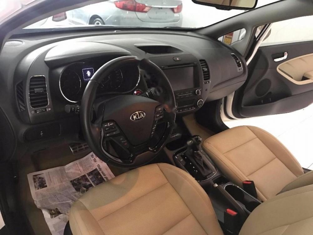 Kia Cerato 1.6 AT 2016 - Cần bán lại xe Kia Cerato 1.6 AT đời 2016, màu trắng, giá chỉ 610 triệu