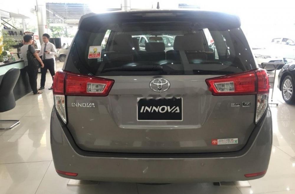 Toyota Innova 2.0G 2018 - Bán Toyota Innova 2.0G đời 2018, màu xám