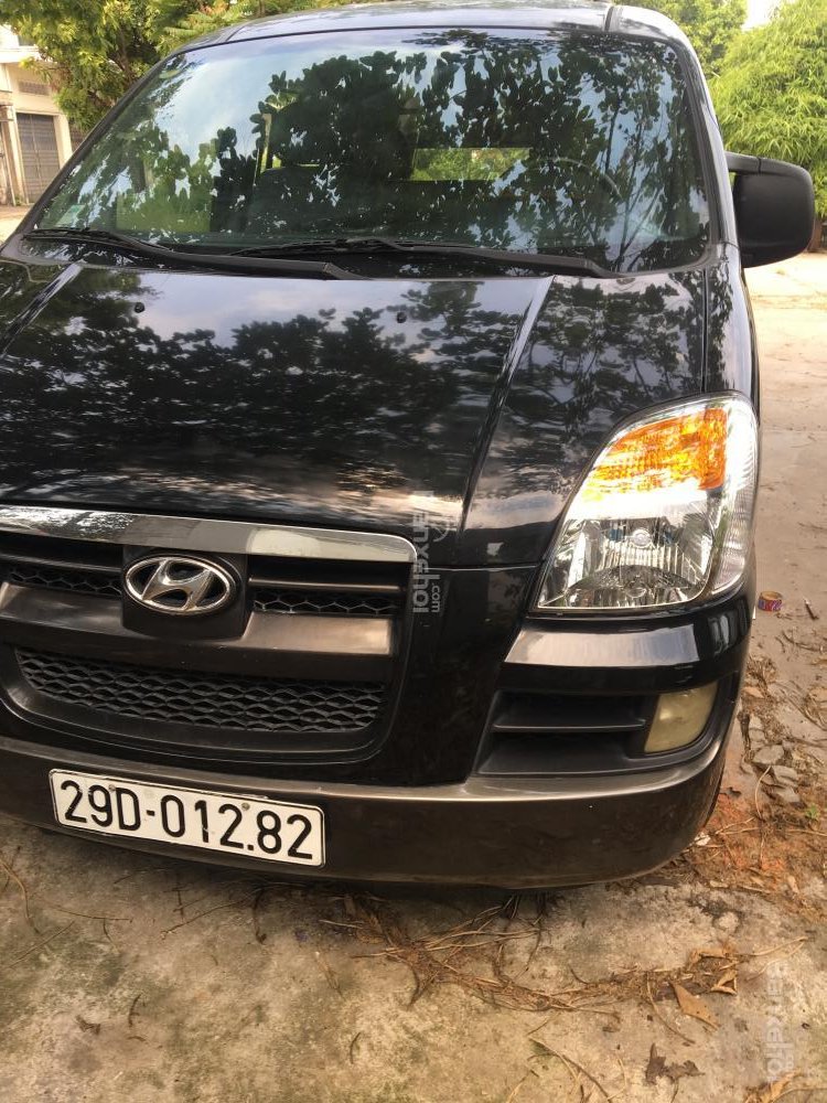 Hyundai Starex 2004 - Bán ô tô Hyundai Starex sản xuất 2004, màu đen, xe nhập số tự động, giá tốt