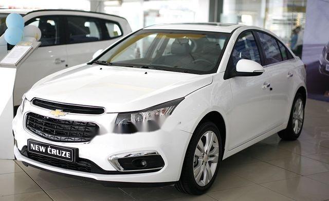 Chevrolet Cruze 2018 - Bán Chevrolet Cruze sản xuất năm 2018, màu trắng, giá tốt