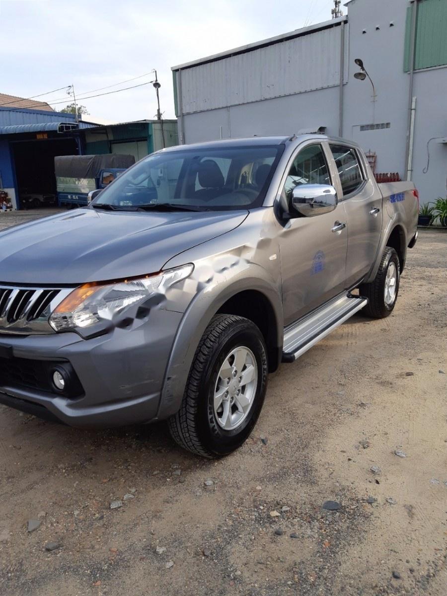 Mitsubishi Triton 4x2 MT 2016 - Bán Mitsubishi Triton 2.5MT sản xuất 2016, màu xám, xe nhập