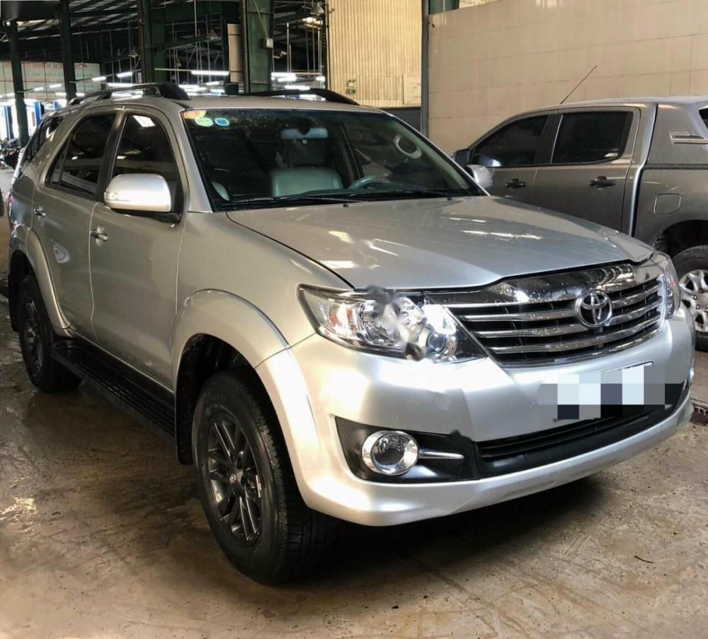 Toyota Fortuner 2015 - Bán xe Toyota Fortuner đời 2015, màu bạc  