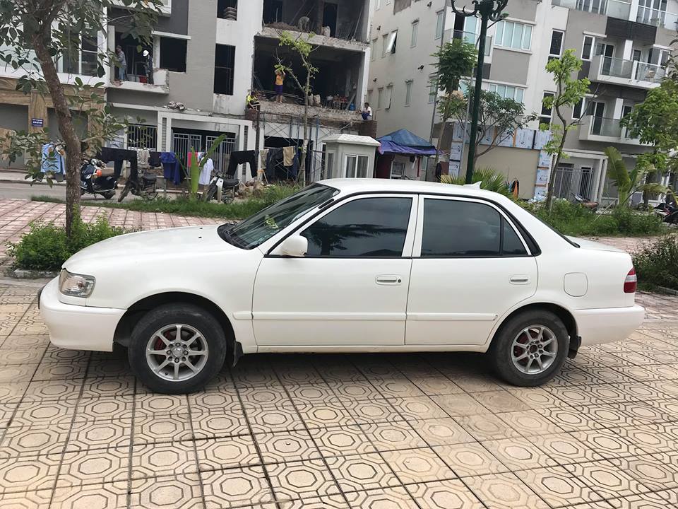 Toyota Corolla XLi 2001 - Bán xe Toyota Corolla XLi năm 2001, màu trắng, giá 130 triệu