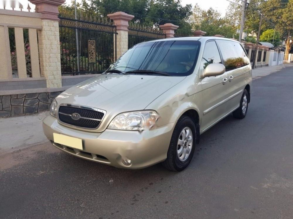 Kia Carnival GS 2.5 AT 2009 - Bán Kia Carnival GS 2.5 AT năm sản xuất 2009, màu vàng cát