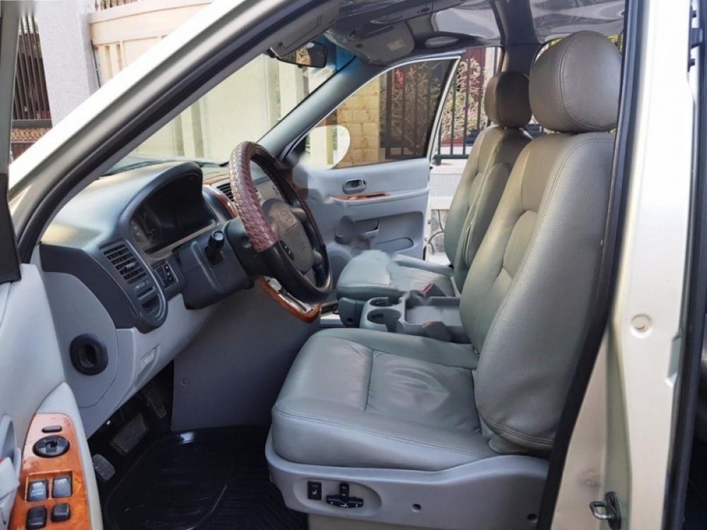 Kia Carnival GS 2.5 AT 2009 - Bán Kia Carnival GS 2.5 AT năm sản xuất 2009, màu vàng cát