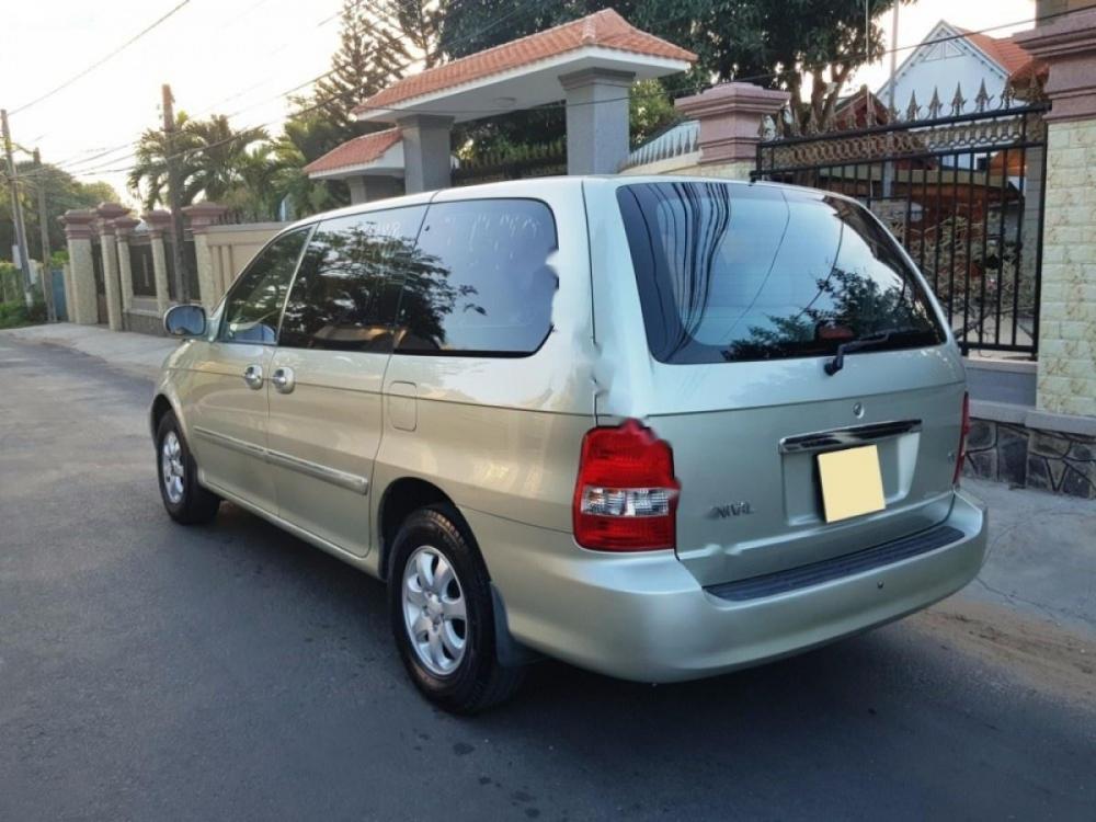 Kia Carnival GS 2.5 AT 2009 - Bán Kia Carnival GS 2.5 AT năm sản xuất 2009, màu vàng cát