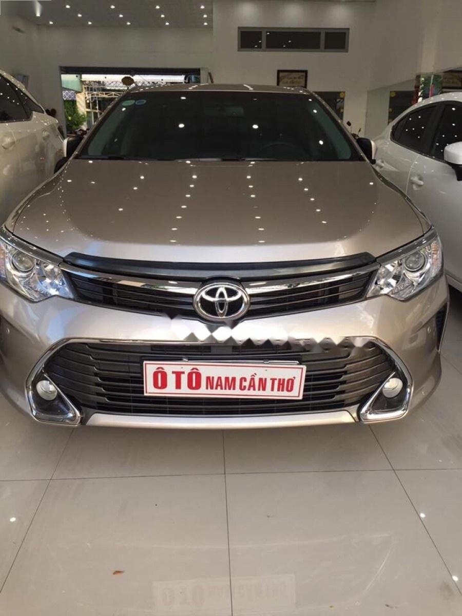 Toyota Camry 2.5Q 2015 - Bán Toyota Camry 2.5Q sản xuất năm 2015, màu vàng