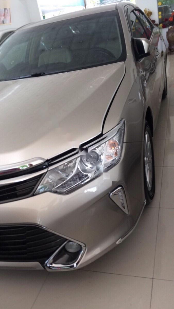 Toyota Camry 2.0 E 2016 - Bán Toyota Camry 2.0 E sản xuất 2016