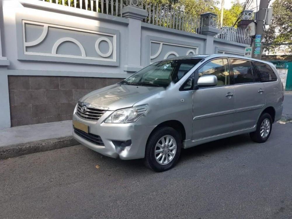 Toyota Innova G 2012 - Cần bán Toyota Innova G sản xuất năm 2012, màu bạc, giá 480tr