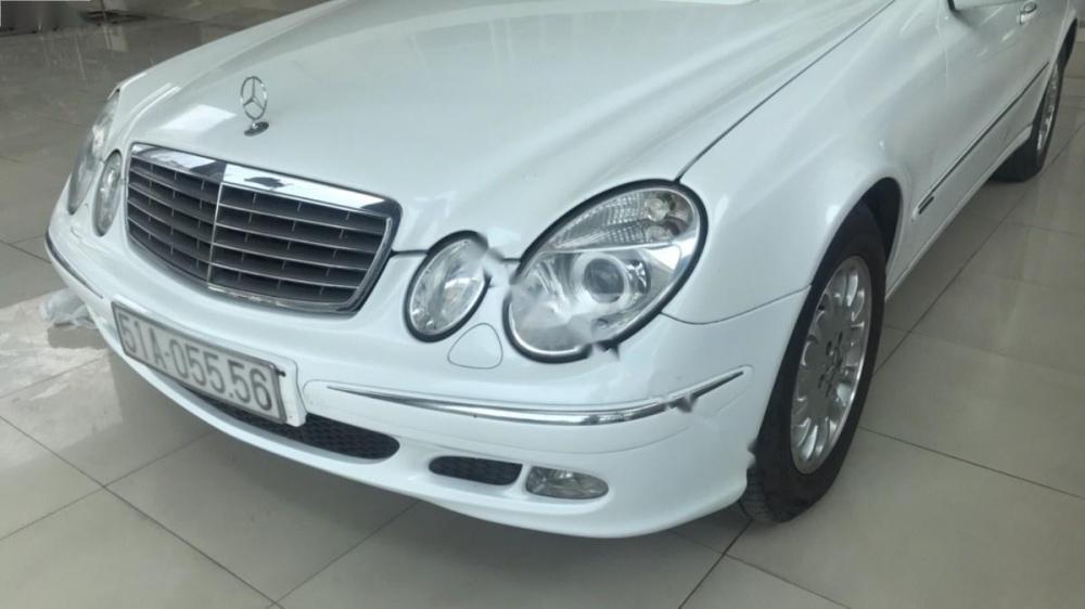 Mercedes-Benz E class E240 2003 - Bán xe Mercedes E240 2003, màu trắng, giá chỉ 290 triệu