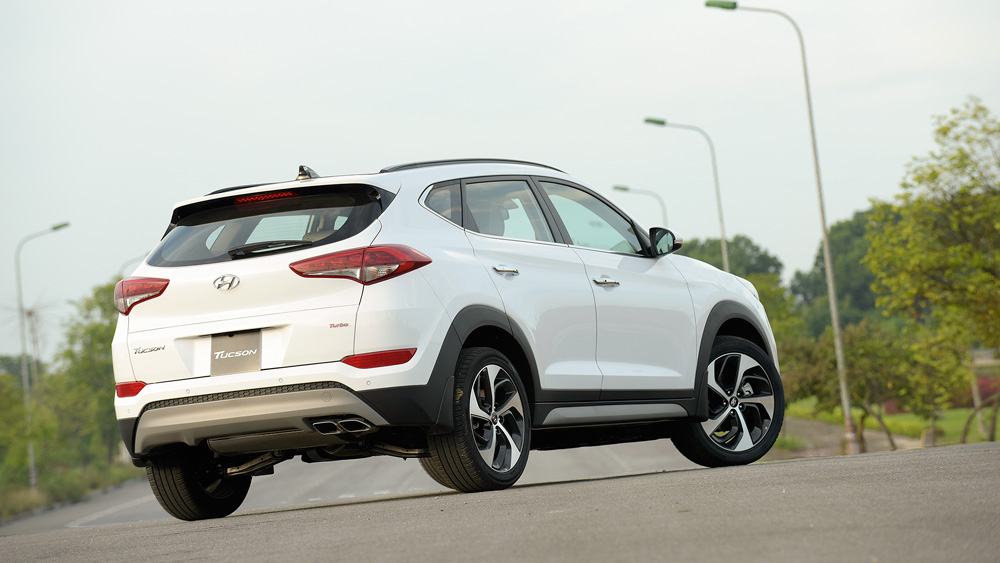 Hyundai Tucson 1.6 Turbo 2018 - Hyundai BRVT giao xe ngay - bán Hyundai Tucson 1.6 turbo 2018, màu trắng - giá 902tr