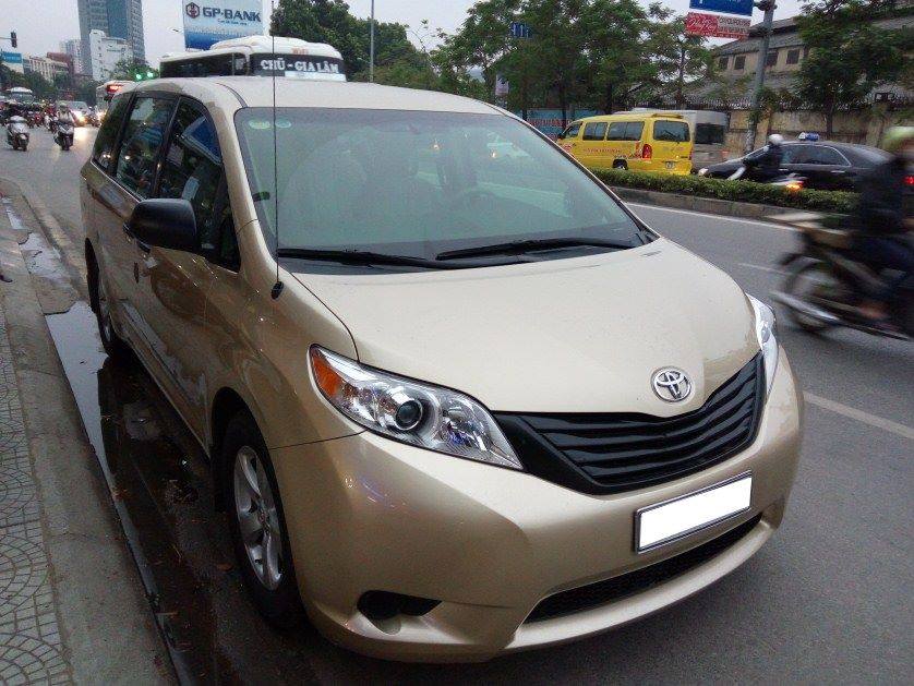 Toyota Sienna Le 2010 - Cần bán xe Toyota Sienna 2.7 LE 2010 màu vàng cát nhập Mỹ