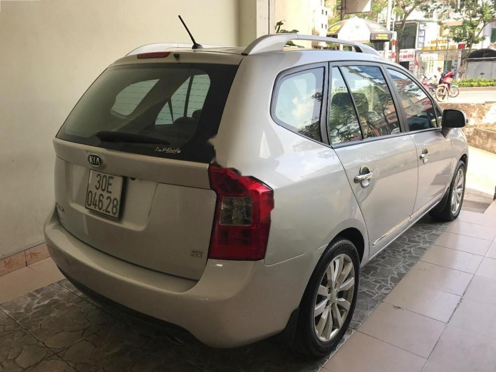 Kia Carens 2.0AT 2011 - Bán Kia Carens 2.0AT năm 2011, màu bạc chính chủ, giá 385tr