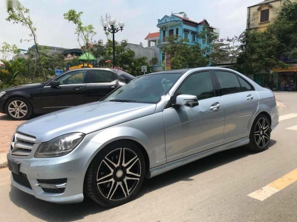 Mercedes-Benz C class 2013 - Bán Mercedes đời 2013, màu bạc số tự động, 920 triệu