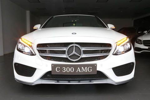 Mercedes-Benz C class C300 AMG 2018 - Bán xe Mercedes C300 AMG năm 2018, màu trắng