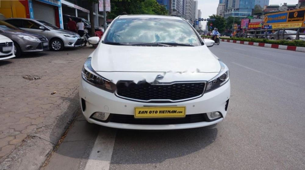 Kia Cerato AT 2017 - Bán ô tô Kia Cerato 2017, màu trắng, giá chỉ 608 triệu