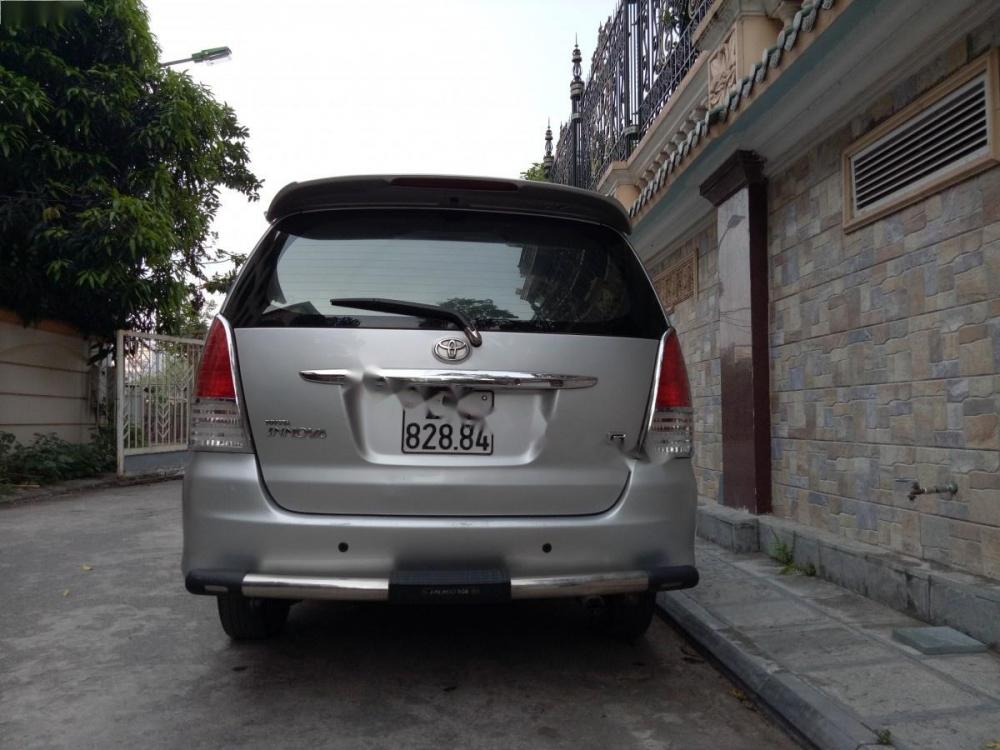 Toyota Innova G 2009 - Cần bán Toyota Innova 2.0 sản xuất 2009, màu bạc chính chủ, 400tr