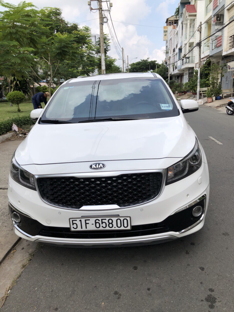 Kia Sedona 2016 - Bán Kia Sedona đời 2016 màu trắng, 1 tỷ 070 triệu nhập khẩu