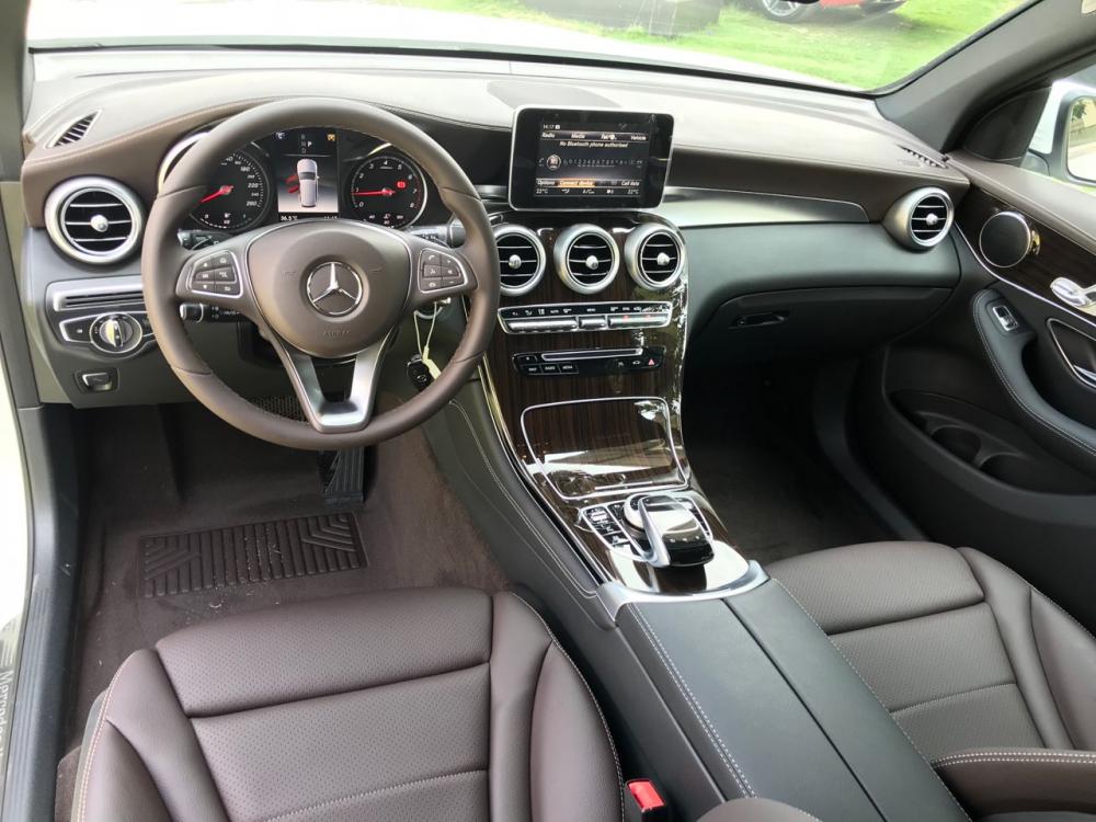 Mercedes-Benz GLC-Class GLC200 2018 - Cần bán Mercedes GLC200 năm sản xuất 2018, màu trắng