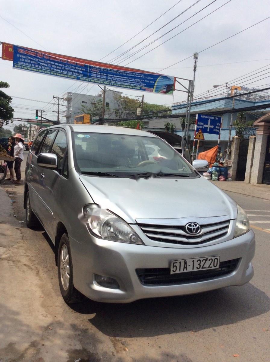 Toyota Innova 2011 - Bán ô tô Toyota Innova 2011, màu bạc, giá chỉ 450 triệu