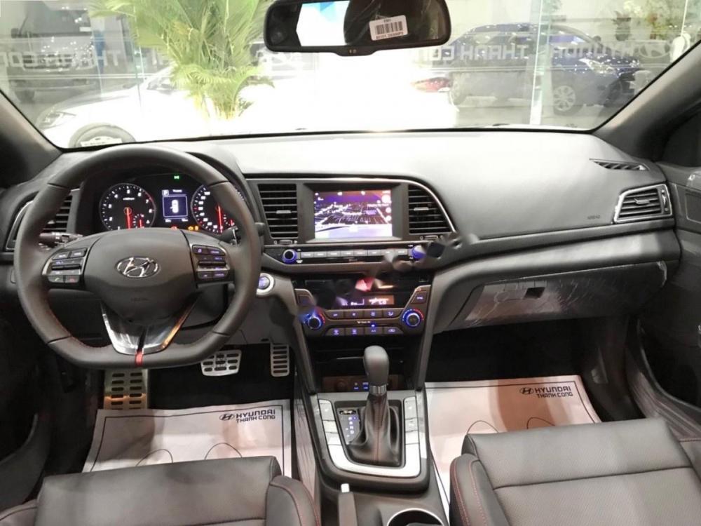 Hyundai Elantra Sport 1.6 AT 2018 - Cần bán Hyundai Elantra Sport 1.6 AT đời 2018, màu trắng, 729 triệu