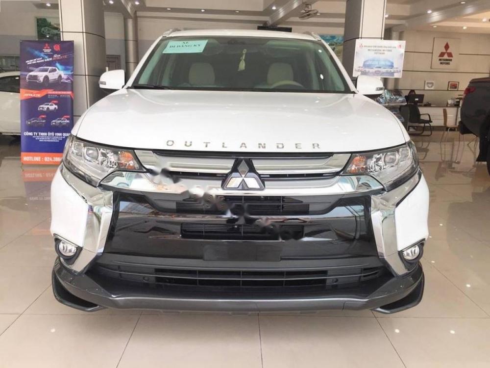 Mitsubishi Stavic 2.4 CVT Premium 2018 - Bán ô tô Mitsubishi Outlander 2.4 CVT Premium sản xuất năm 2018, màu trắng, xe nhập