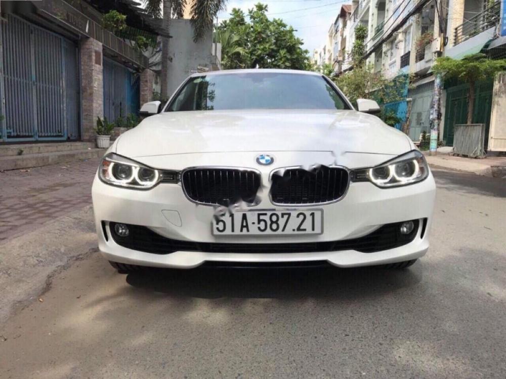 BMW 3 Series 328i 2013 - Bán xe BMW 3 Series 328i sản xuất năm 2013, màu trắng, nhập khẩu